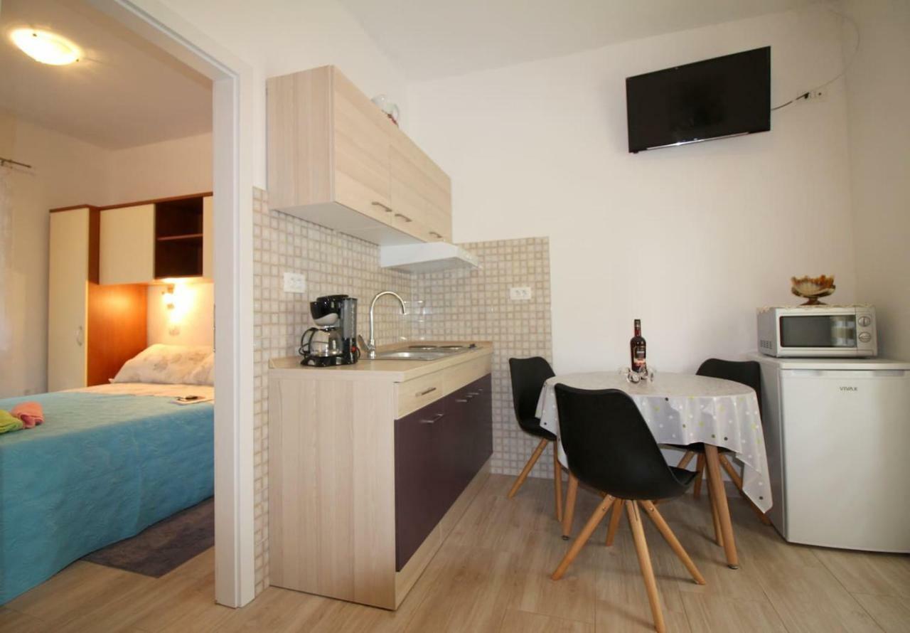 Apartment Noemi In City Center Poreč Exteriör bild