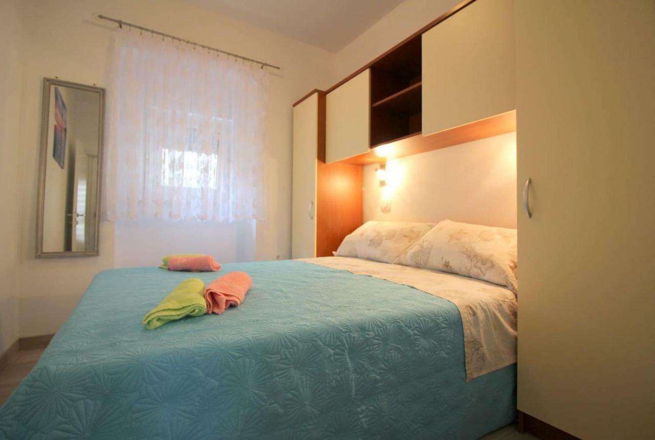 Apartment Noemi In City Center Poreč Exteriör bild