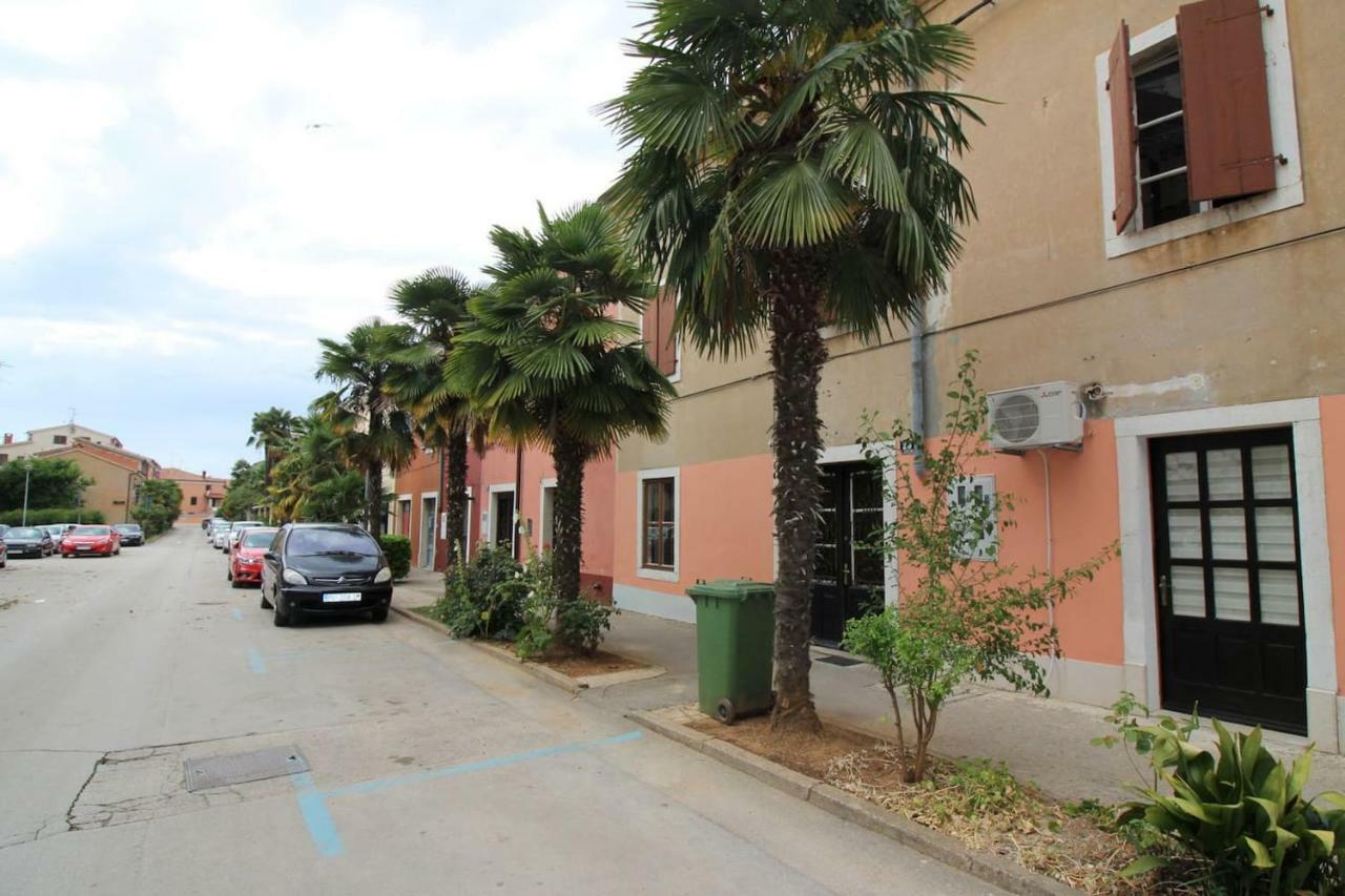 Apartment Noemi In City Center Poreč Exteriör bild
