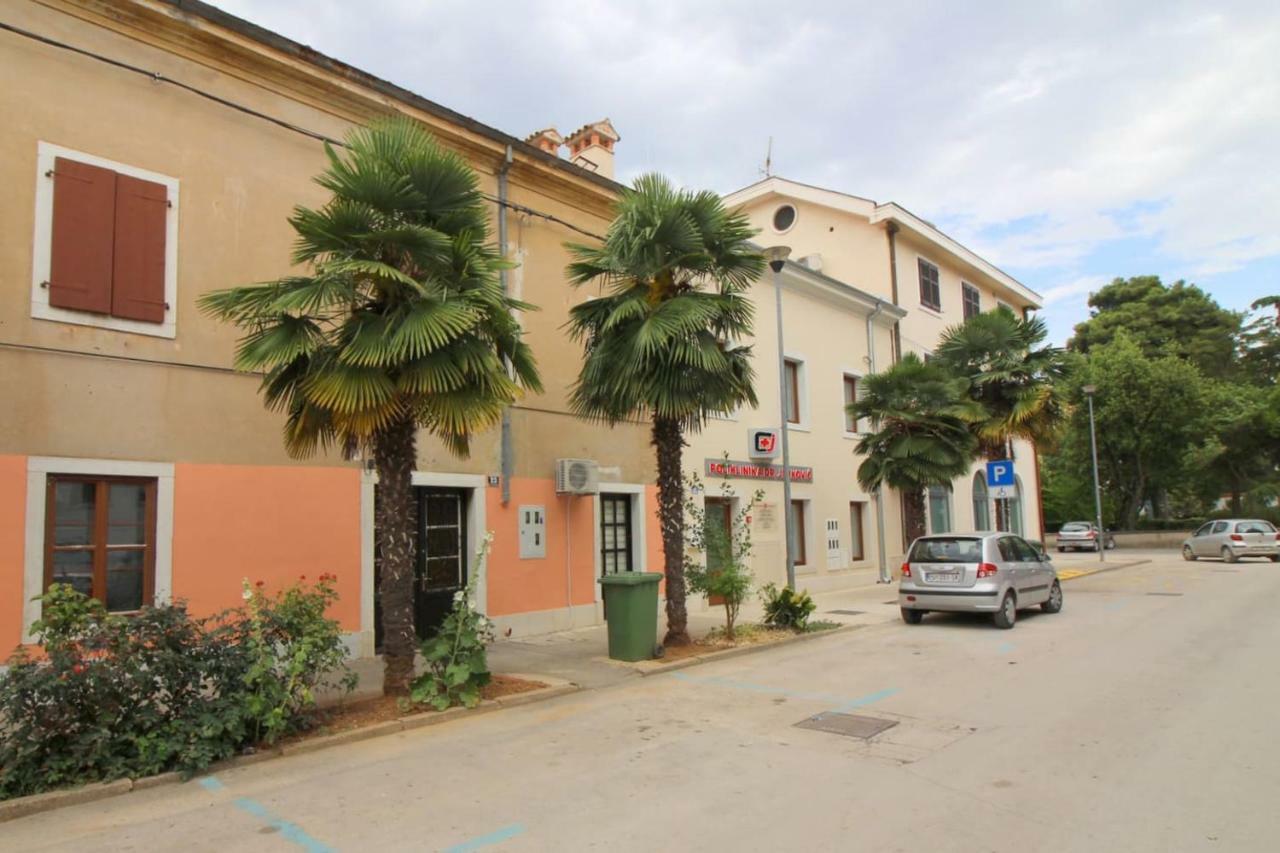 Apartment Noemi In City Center Poreč Exteriör bild