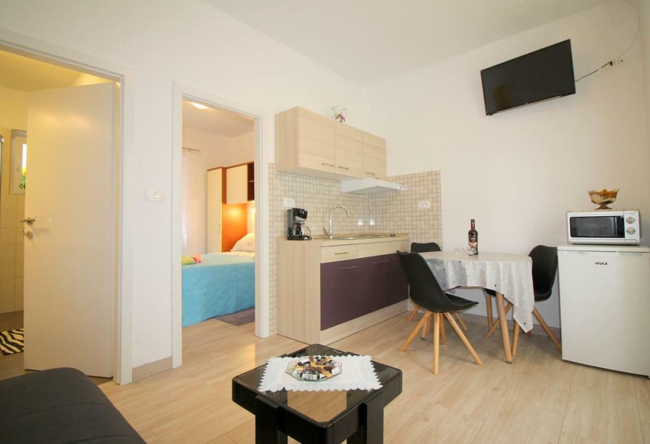 Apartment Noemi In City Center Poreč Exteriör bild