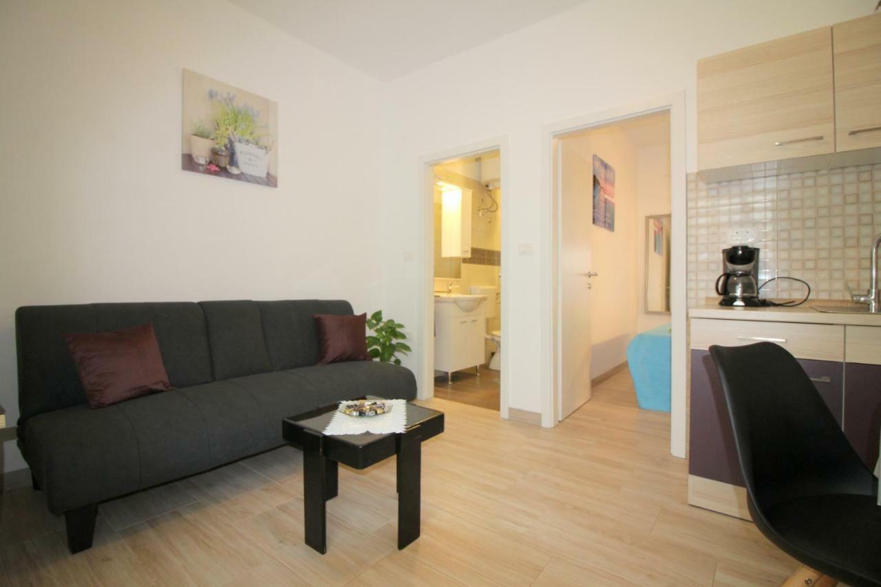 Apartment Noemi In City Center Poreč Exteriör bild